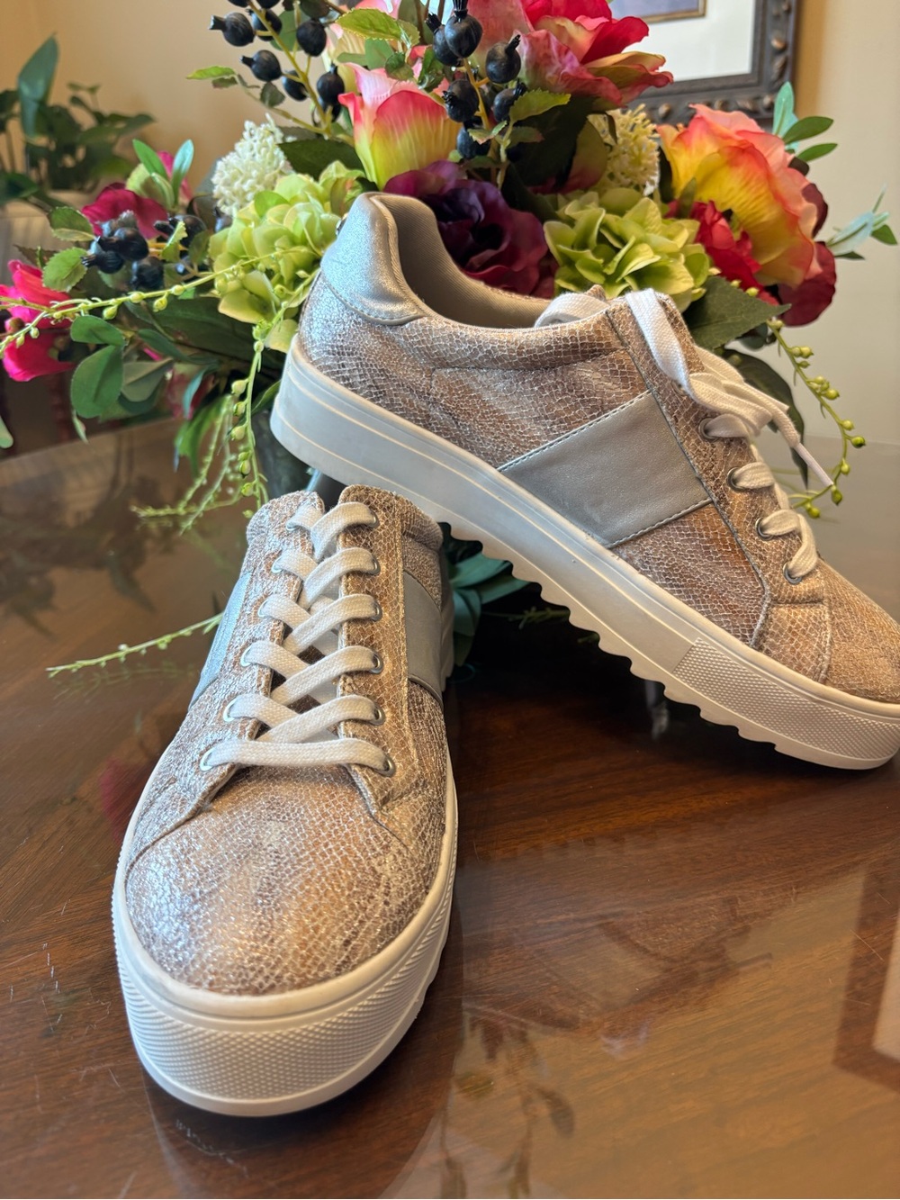 GBG Los Angeles Metallic Champagne Platform Sneakers Size 11
